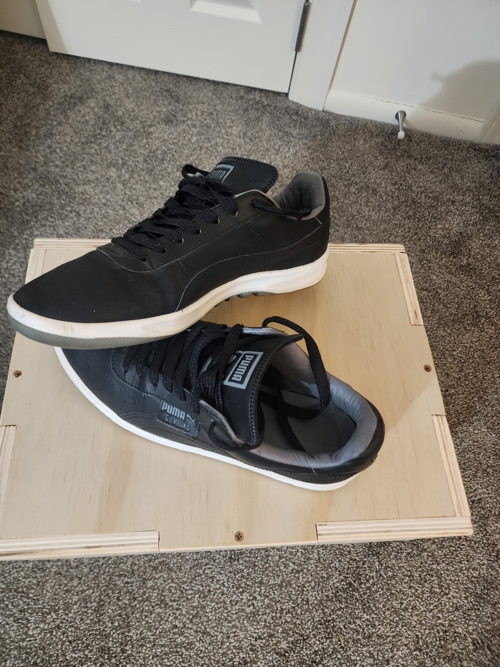PUMA Men's Black Low-Top Sneakers